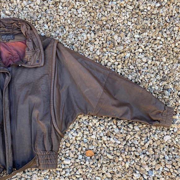 Brown thriller jacket - Picture 3 of 5